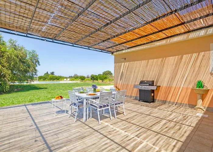 Villa La Rossi With Pool 4 *